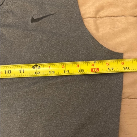 Nike Dri-Fit Women's Gray Sleeveless Top and Shorts Set - Picture 5 of 11